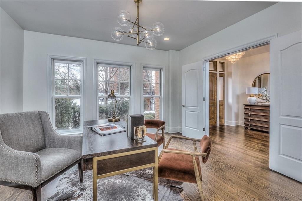 Kansas City, Missouri, 64112, United States, 3 Bedrooms Bedrooms, ,3 BathroomsBathrooms,Residential,Active,1922740