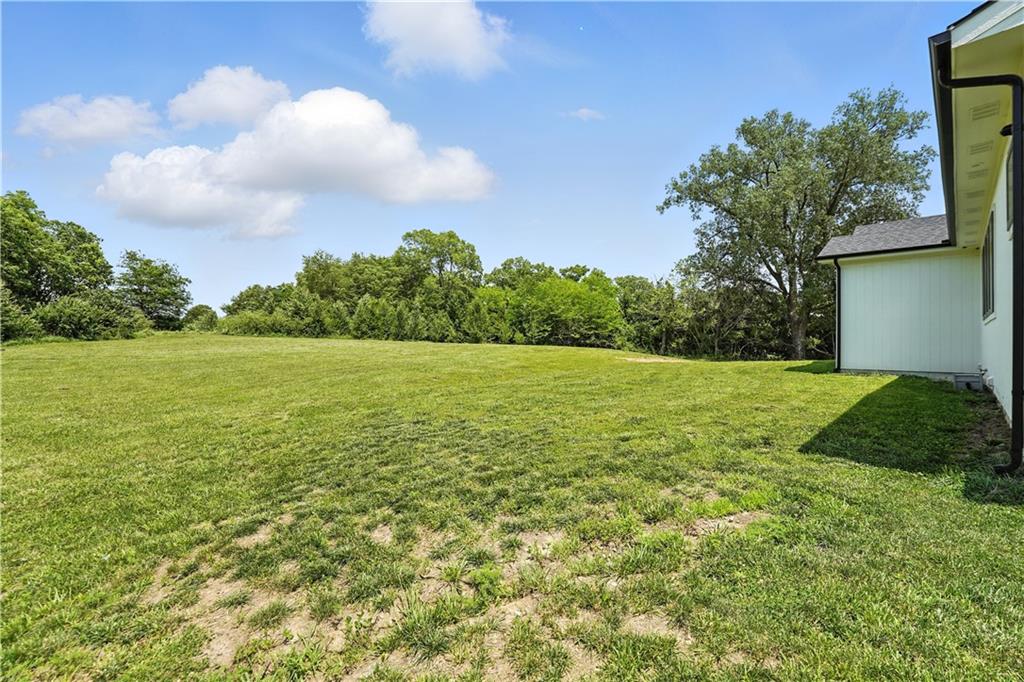 Liberty, Missouri, 64068, United States, 6 Bedrooms Bedrooms, ,5 BathroomsBathrooms,Residential,Active,1922515