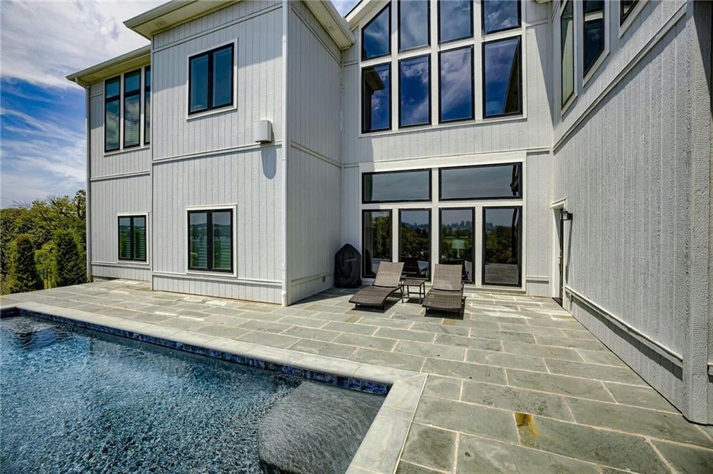 Riverside, Missouri, 64150, United States, 5 Bedrooms Bedrooms, ,5 BathroomsBathrooms,Residential,Active,1710739