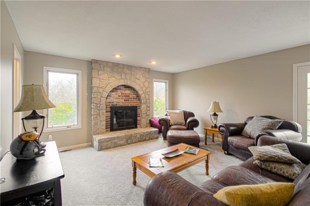 Lee'S Summit, Missouri, 64086, United States, 4 Bedrooms Bedrooms, ,4 BathroomsBathrooms,Residential,Active,1993632