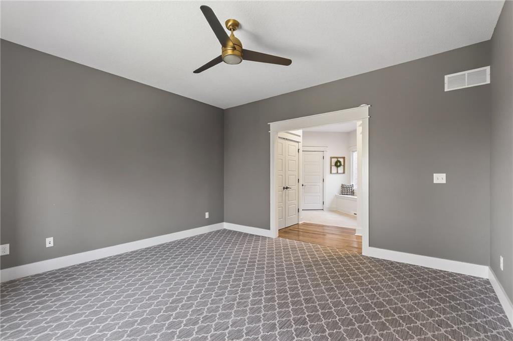 Parkville, Missouri, 64152, United States, 4 Bedrooms Bedrooms, ,5 BathroomsBathrooms,Residential,Active,1987258