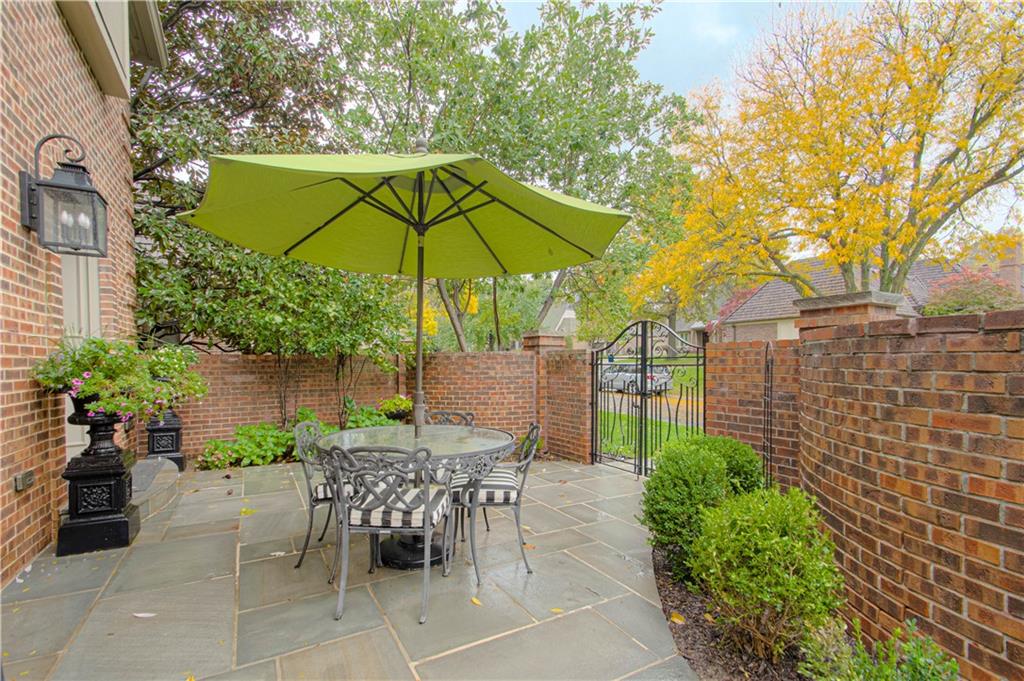 Prairie Village, Kansas, 66208, United States, 4 Bedrooms Bedrooms, ,4 BathroomsBathrooms,Residential,Active,1944109