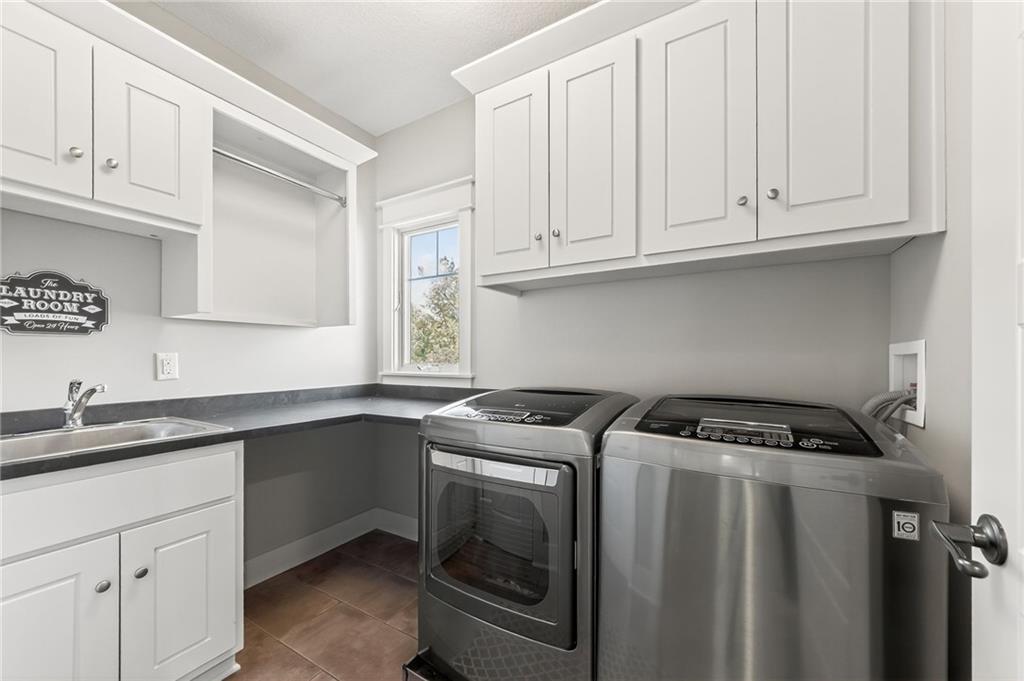 Parkville, Missouri, 64152, United States, 4 Bedrooms Bedrooms, ,5 BathroomsBathrooms,Residential,Active,1987258