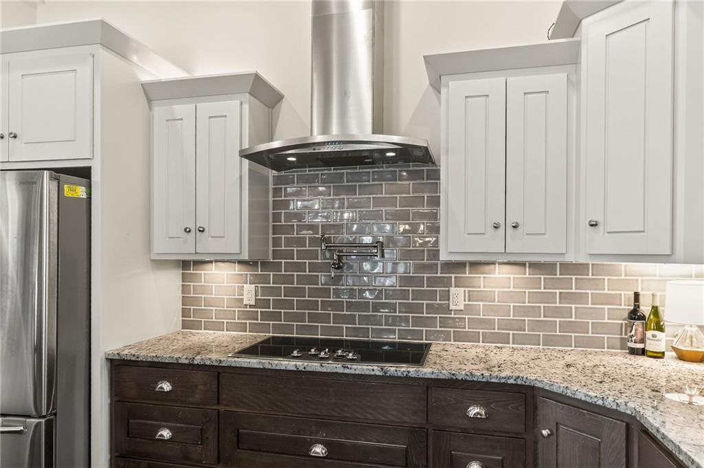 Parkville, Missouri, 64152, United States, 4 Bedrooms Bedrooms, ,5 BathroomsBathrooms,Residential,Active,1987258