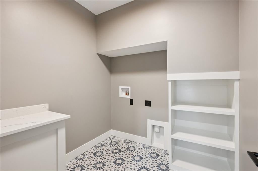 Riverside, Missouri, 64150, United States, 7 Bedrooms Bedrooms, ,6 BathroomsBathrooms,Residential,Active,1960175