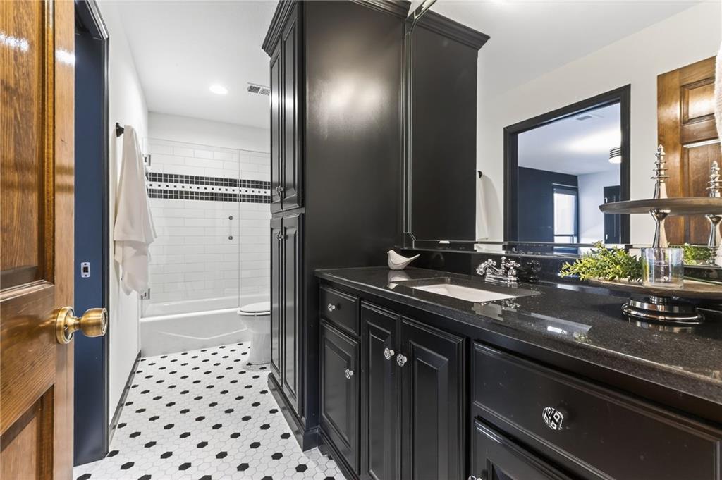 Liberty, Missouri, 64068, United States, 4 Bedrooms Bedrooms, ,7 BathroomsBathrooms,Residential,Active,1987271