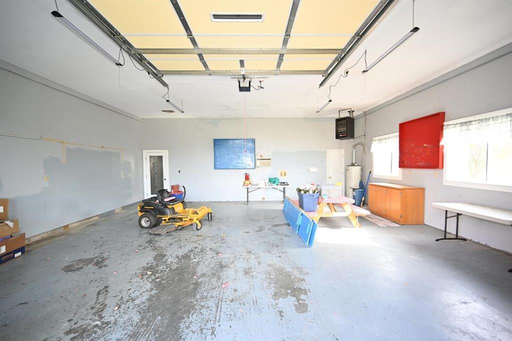 Weston, Missouri, 64098, United States, 4 Bedrooms Bedrooms, ,3 BathroomsBathrooms,Residential,Active,1989765