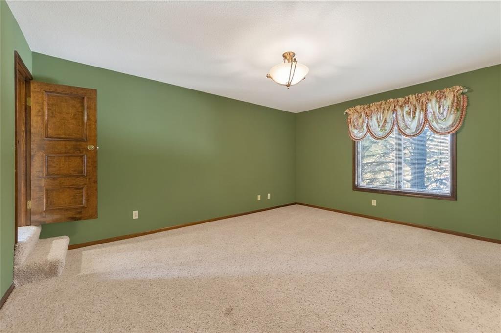 Liberty, Missouri, 64068, United States, 4 Bedrooms Bedrooms, ,7 BathroomsBathrooms,Residential,Active,1987271