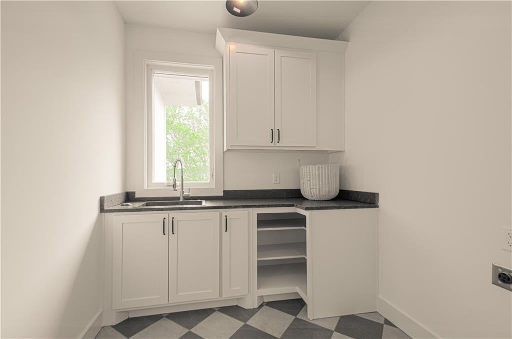 Riverside, Missouri, 64150, United States, 5 Bedrooms Bedrooms, ,3 BathroomsBathrooms,Residential,Active,2007055