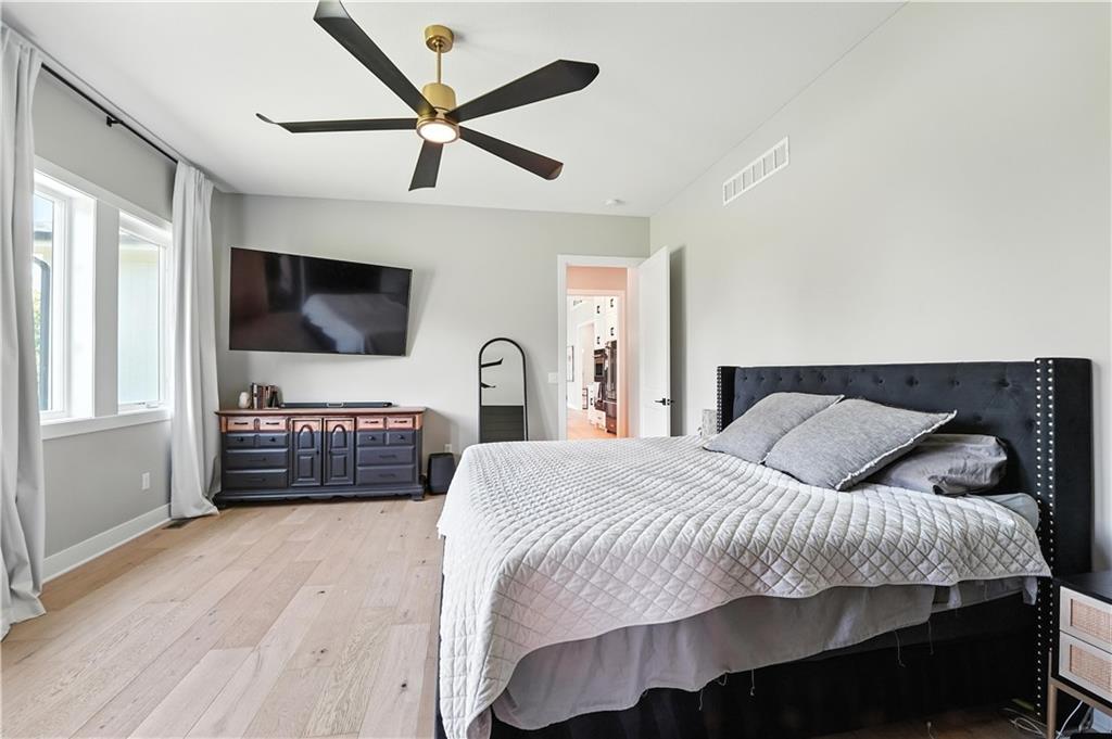 Liberty, Missouri, 64068, United States, 6 Bedrooms Bedrooms, ,5 BathroomsBathrooms,Residential,Active,1922515