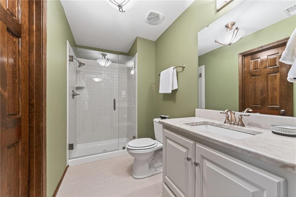 Liberty, Missouri, 64068, United States, 4 Bedrooms Bedrooms, ,7 BathroomsBathrooms,Residential,Active,1987271