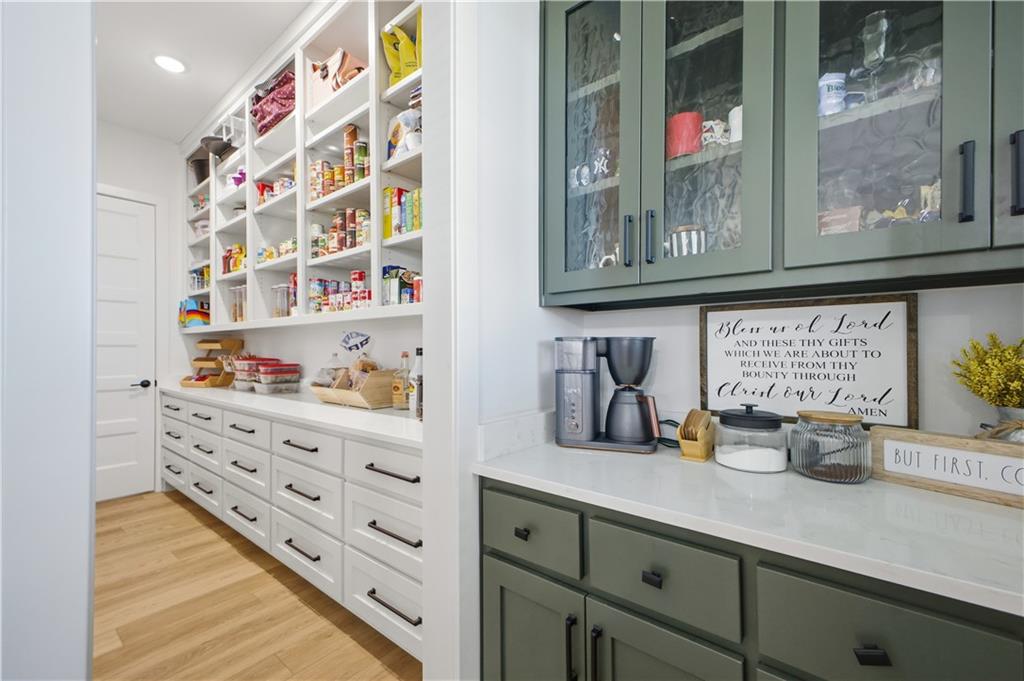 St Joseph, Missouri, 64507, United States, 5 Bedrooms Bedrooms, ,5 BathroomsBathrooms,Residential,Active,2007340