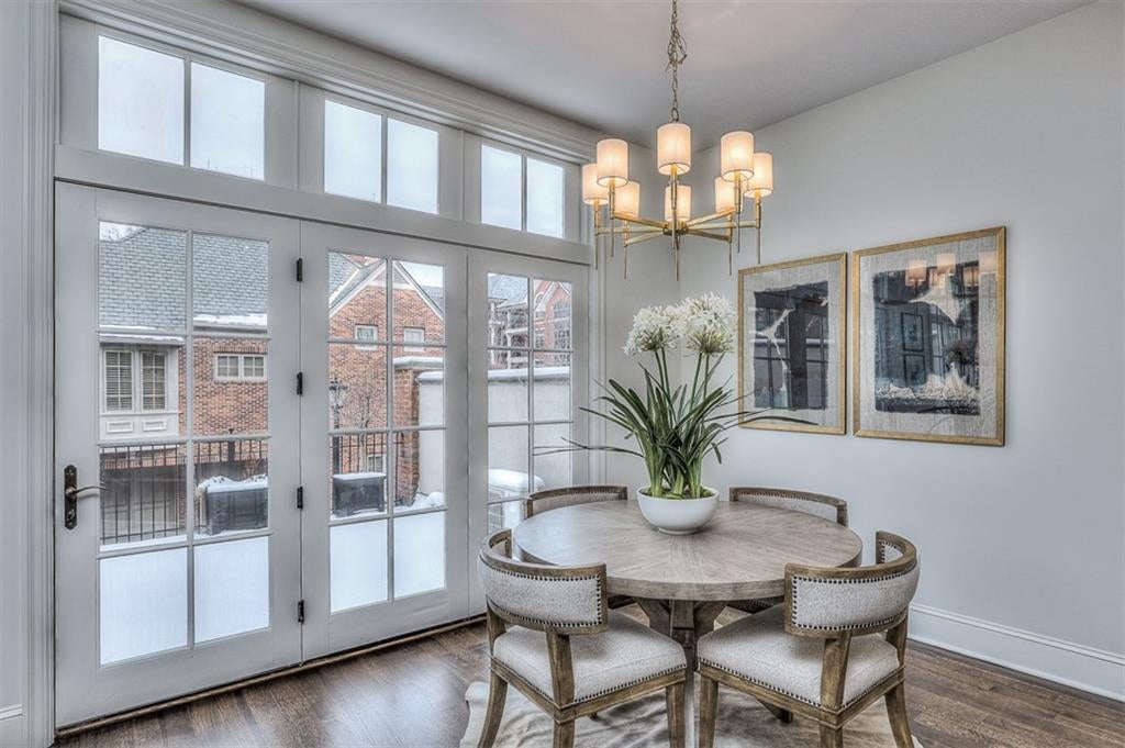 Kansas City, Missouri, 64112, United States, 3 Bedrooms Bedrooms, ,3 BathroomsBathrooms,Residential,Active,1922740