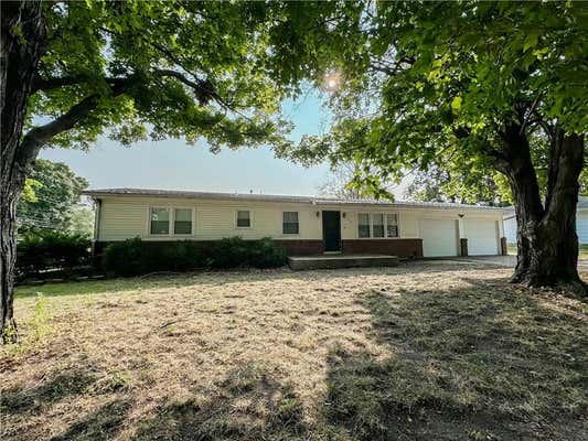 102 S HAYES ST, GARNETT, KS 66032 - Image 1