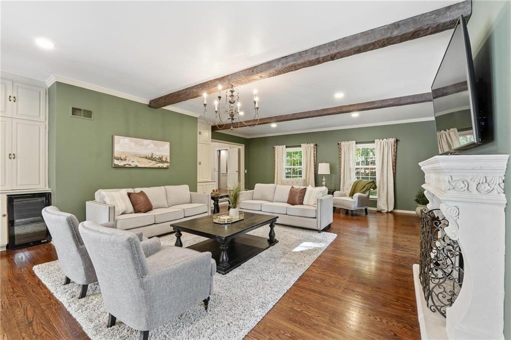 Kansas City, Missouri, 64113, United States, 3 Bedrooms Bedrooms, ,3 BathroomsBathrooms,Residential,Active,1987240