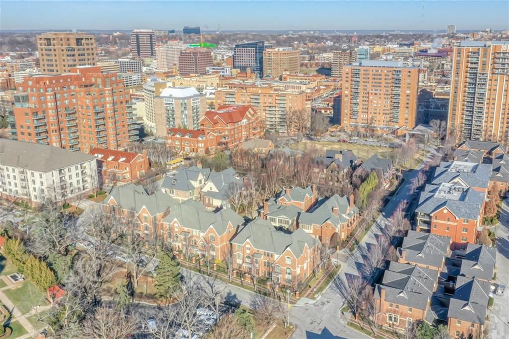 Kansas City, Missouri, 64112, United States, 3 Bedrooms Bedrooms, ,3 BathroomsBathrooms,Residential,Active,1922740