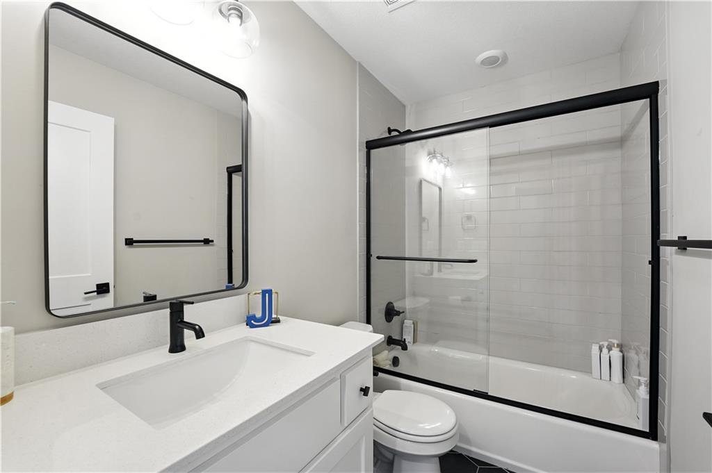 Liberty, Missouri, 64068, United States, 6 Bedrooms Bedrooms, ,5 BathroomsBathrooms,Residential,Active,1922515