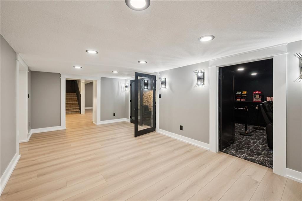 Riverside, Missouri, 64150, United States, 7 Bedrooms Bedrooms, ,6 BathroomsBathrooms,Residential,Active,1960175