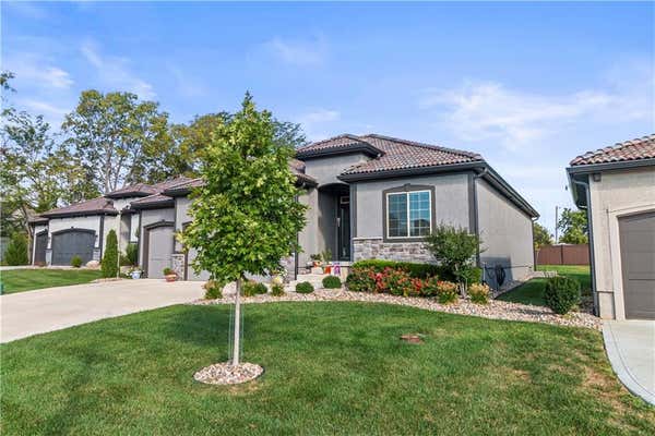 2122 NW ASHURST DR, LEE'S SUMMIT, MO 64081, photo 2 of 31