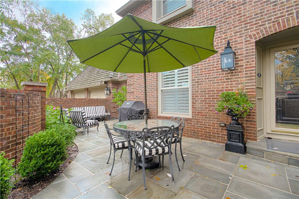 Prairie Village, Kansas, 66208, United States, 4 Bedrooms Bedrooms, ,4 BathroomsBathrooms,Residential,Active,1944109