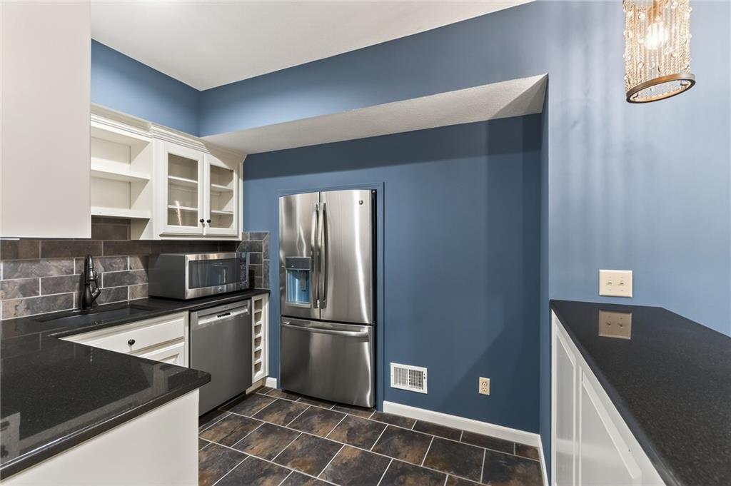 Liberty, Missouri, 64068, United States, 4 Bedrooms Bedrooms, ,7 BathroomsBathrooms,Residential,Active,1987271