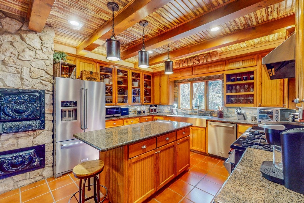 Athens, Texas, 75752, United States, 4 Bedrooms Bedrooms, ,4 BathroomsBathrooms,Residential,Active,1961938