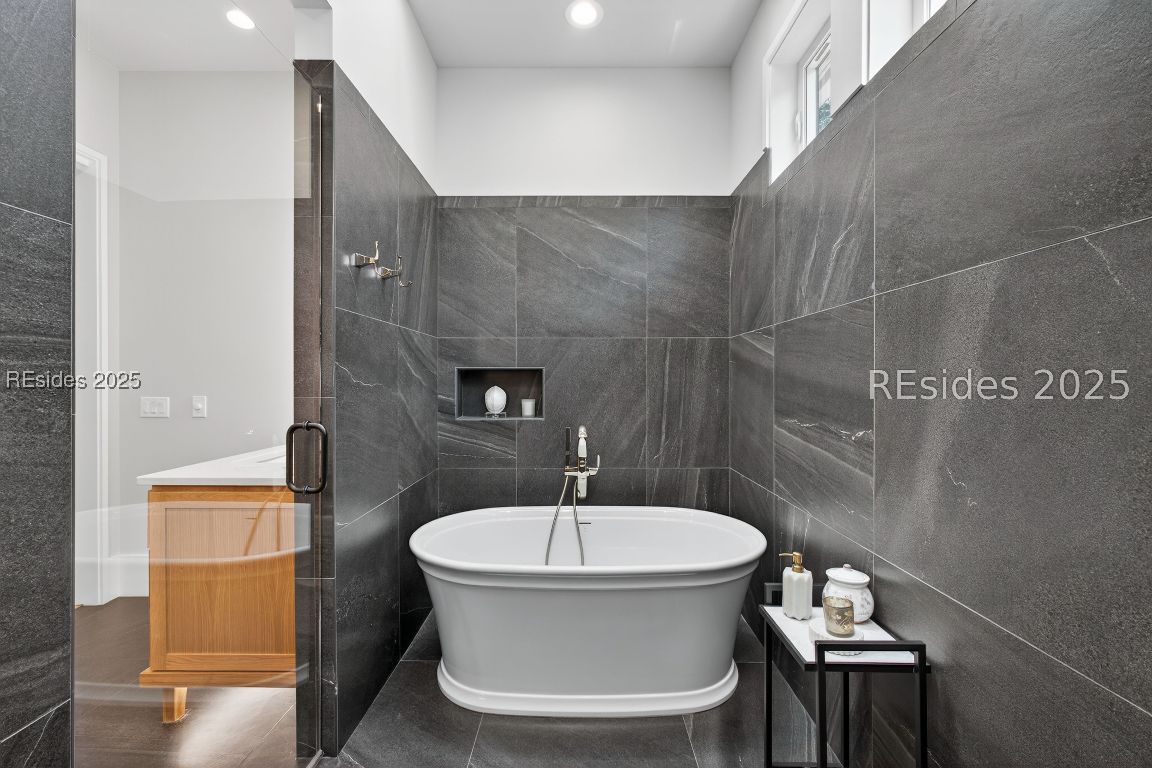 Hilton Head Island, South Carolina, 29928, United States, 5 Bedrooms Bedrooms, ,6 BathroomsBathrooms,Residential,Active,1959524