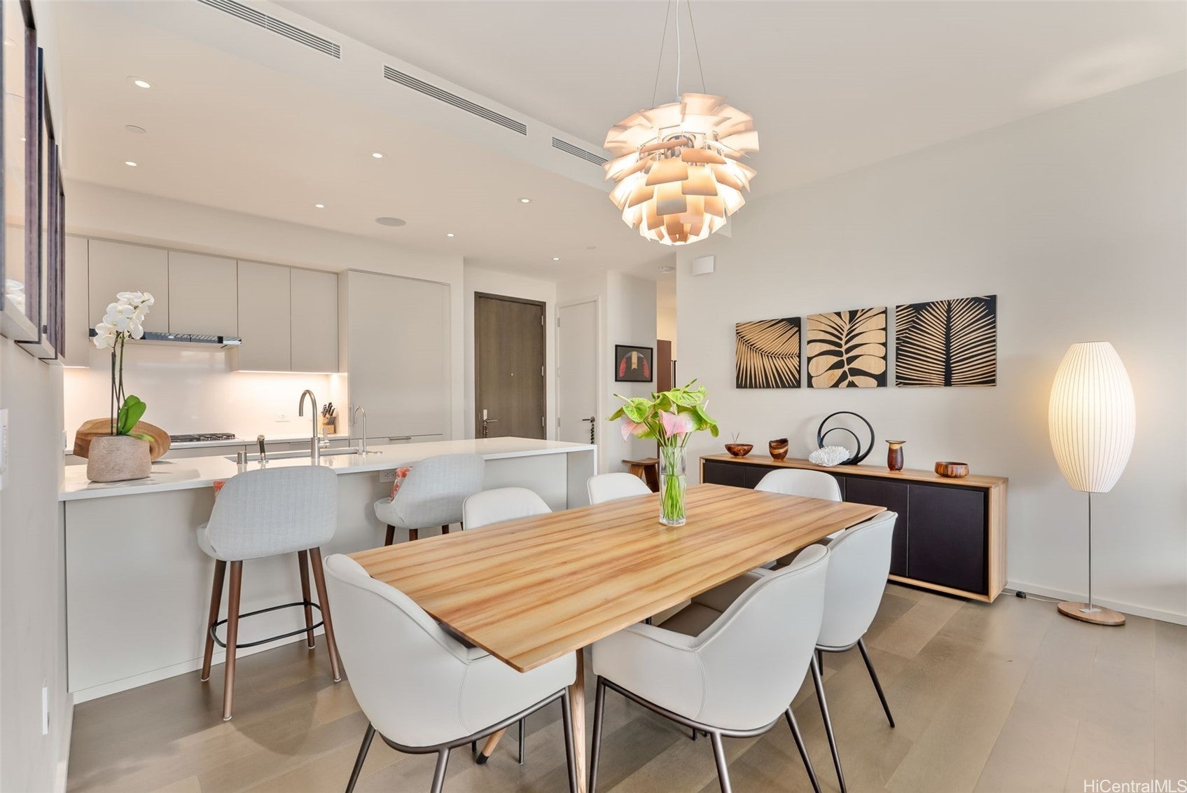 Honolulu, Hawaii, 96814, United States, 2 Bedrooms Bedrooms, ,2 BathroomsBathrooms,Residential,Active,2009852