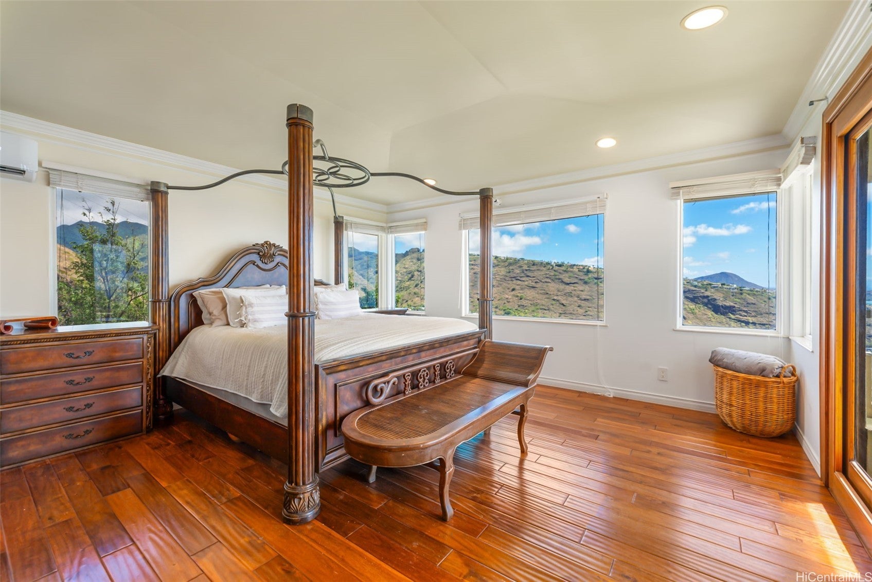 Honolulu, Hawaii, 96821, United States, 5 Bedrooms Bedrooms, ,5 BathroomsBathrooms,Residential,Active,2016705