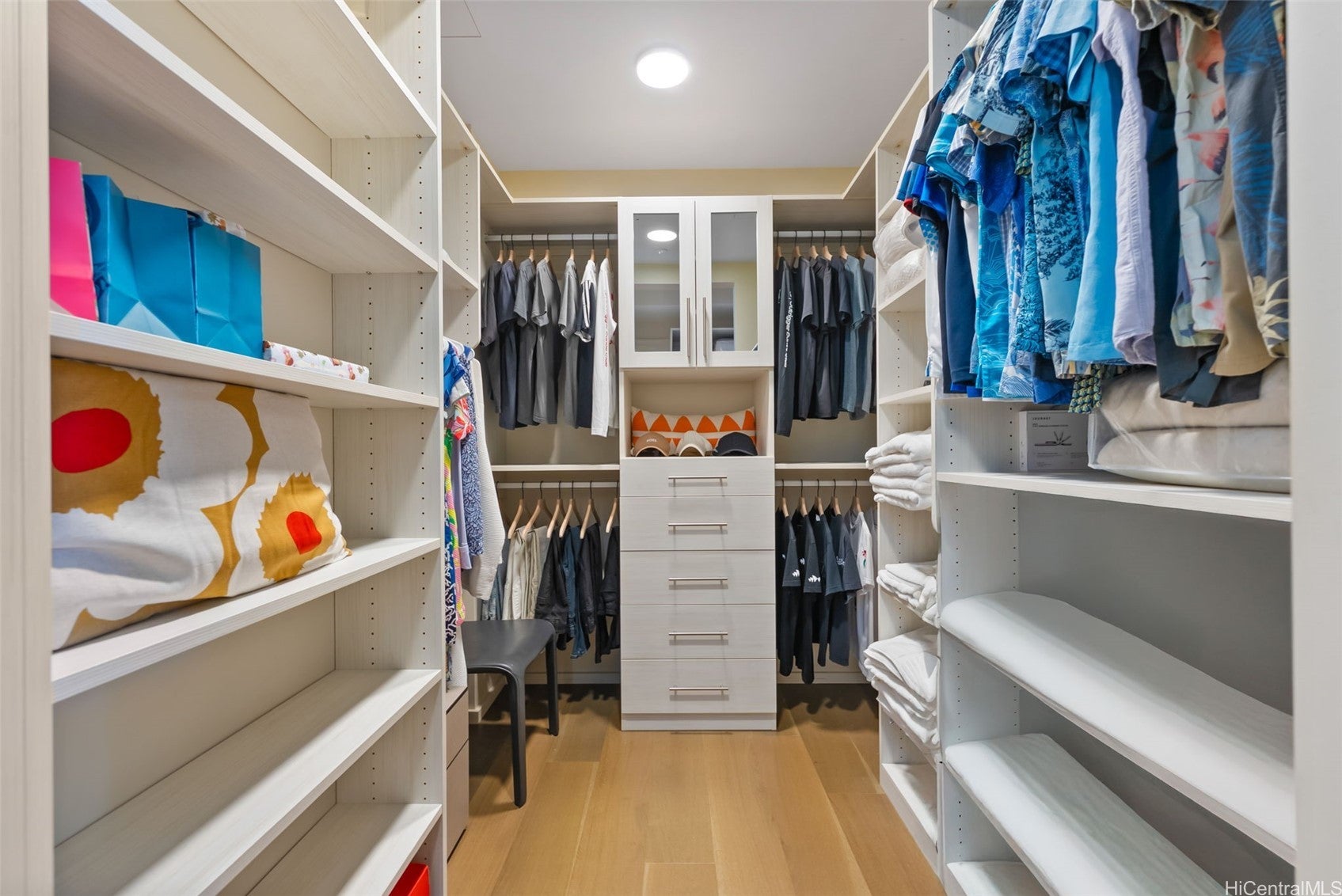 Honolulu, Hawaii, 96814, United States, 2 Bedrooms Bedrooms, ,2 BathroomsBathrooms,Residential,Active,2009852