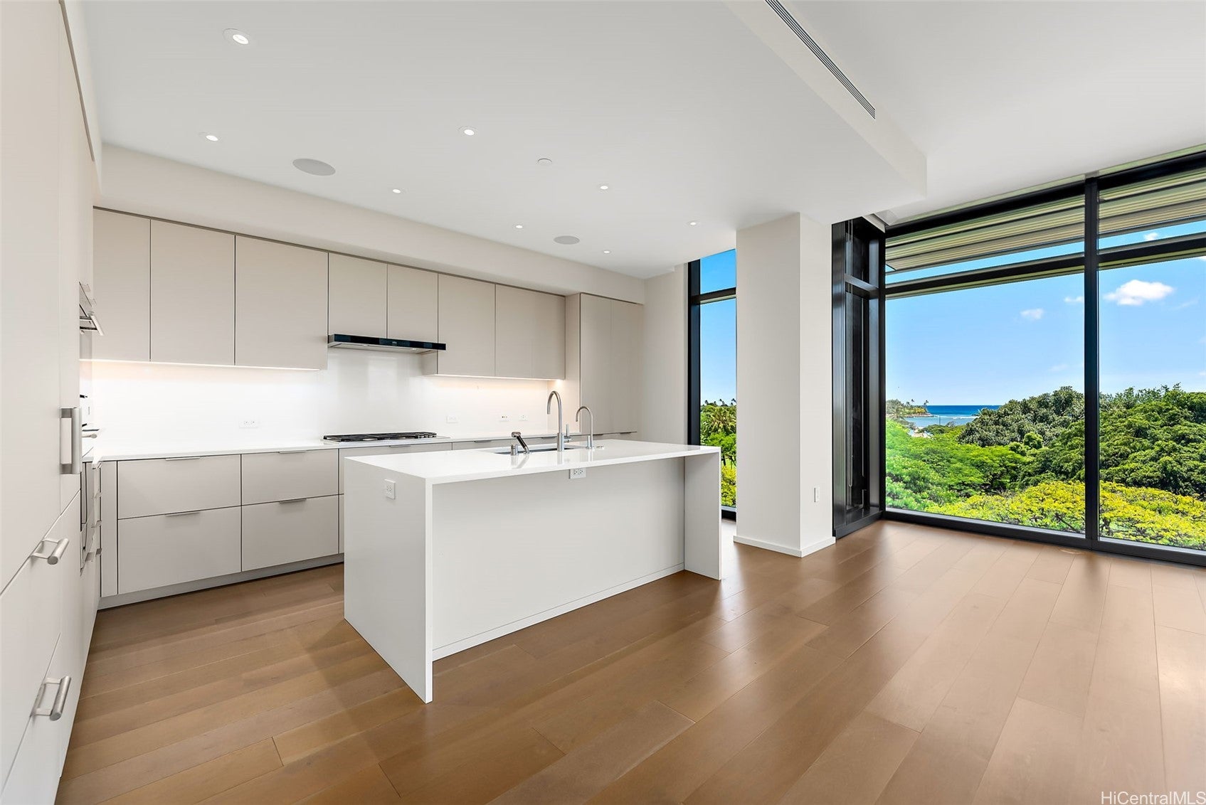 Honolulu, Hawaii, 96814, United States, 2 Bedrooms Bedrooms, ,3 BathroomsBathrooms,Residential,Active,1943792