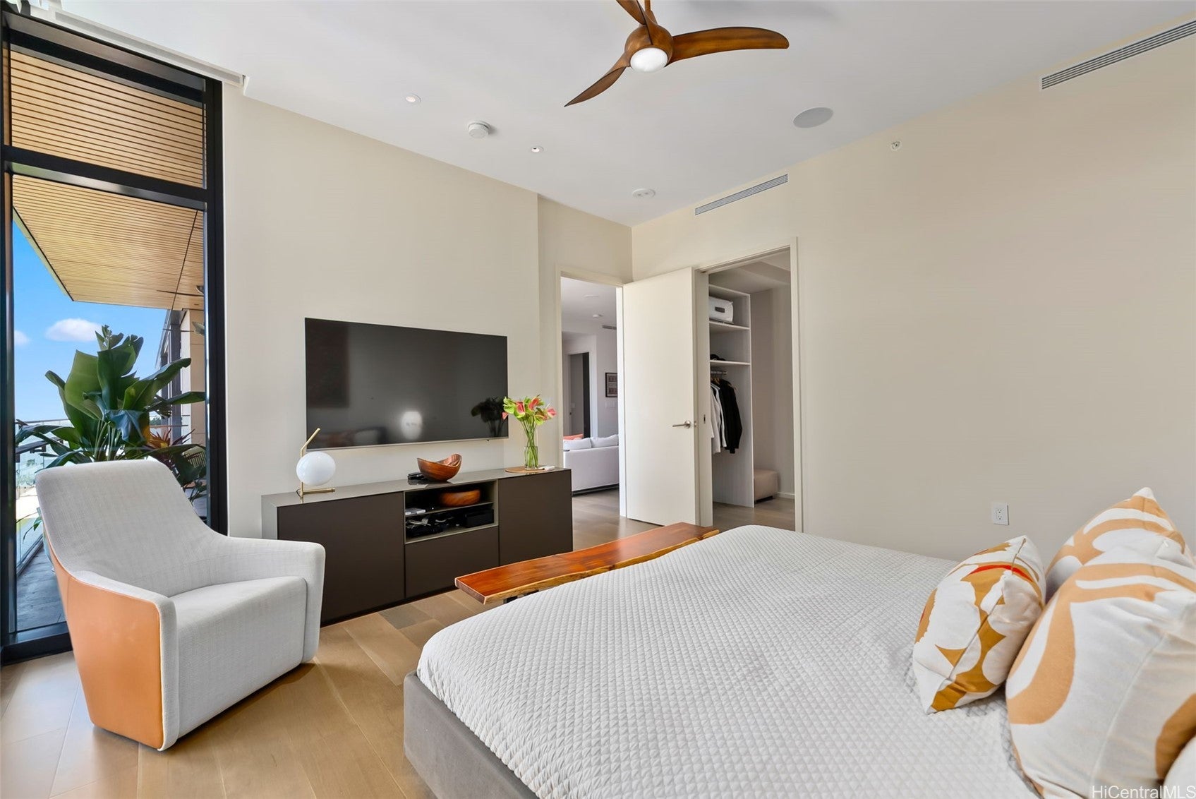 Honolulu, Hawaii, 96814, United States, 2 Bedrooms Bedrooms, ,2 BathroomsBathrooms,Residential,Active,2009852