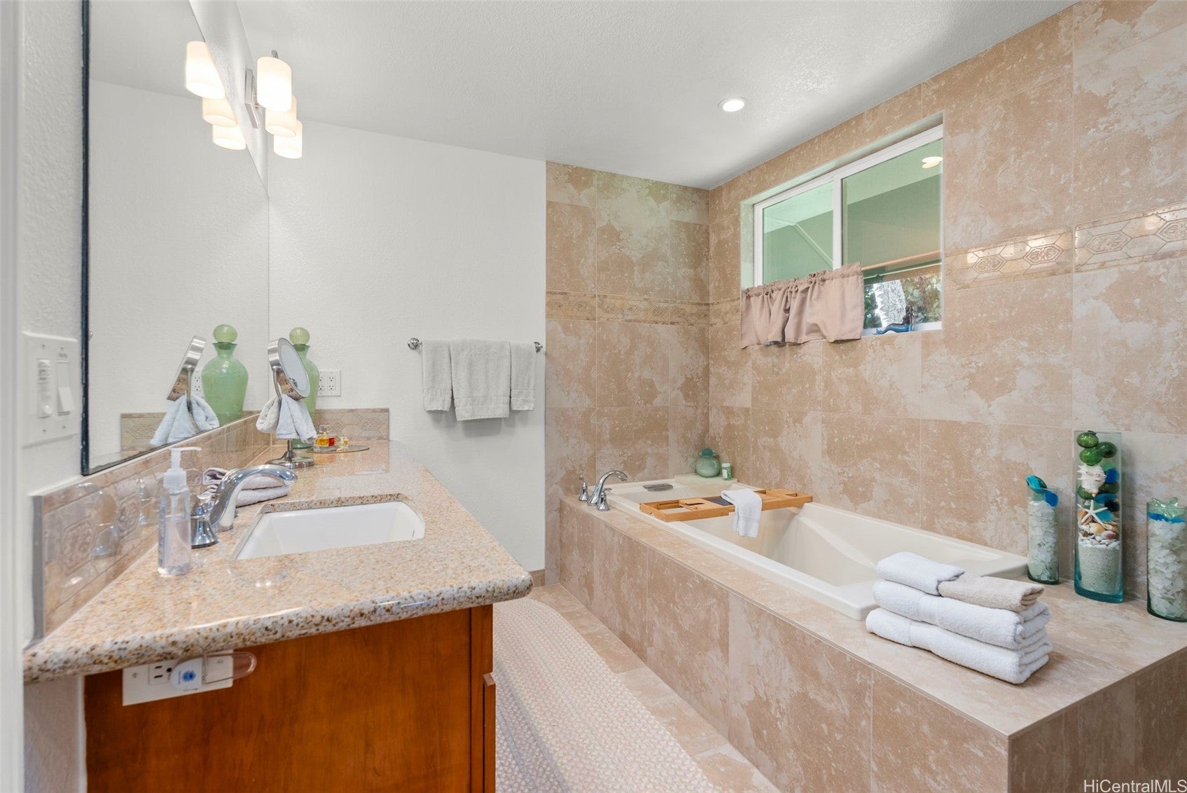 Haleiwa, Hawaii, 96712, United States, 4 Bedrooms Bedrooms, ,4 BathroomsBathrooms,Residential,Active,1993935