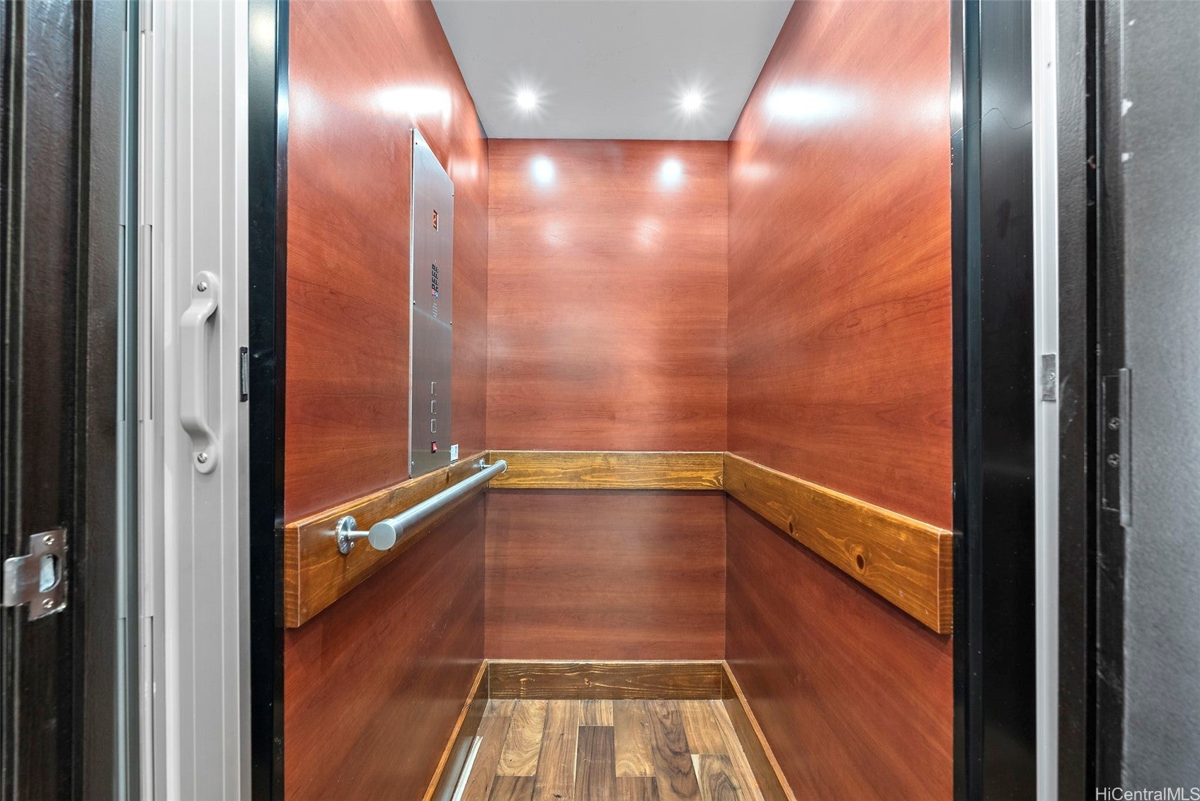 Honolulu, Hawaii, 96816, United States, 4 Bedrooms Bedrooms, ,4 BathroomsBathrooms,Residential,Active,1971808