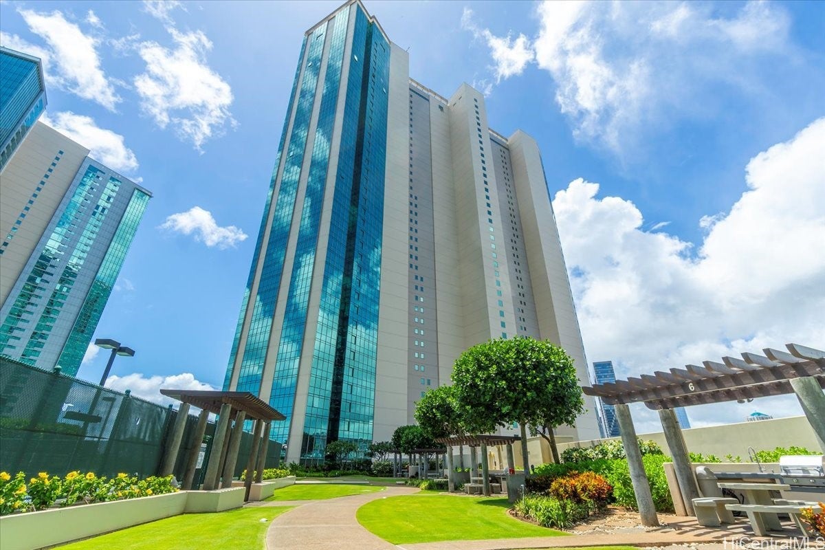 Honolulu, Hawaii, 96814, United States, 4 Bedrooms Bedrooms, ,5 BathroomsBathrooms,Residential,Active,1822012