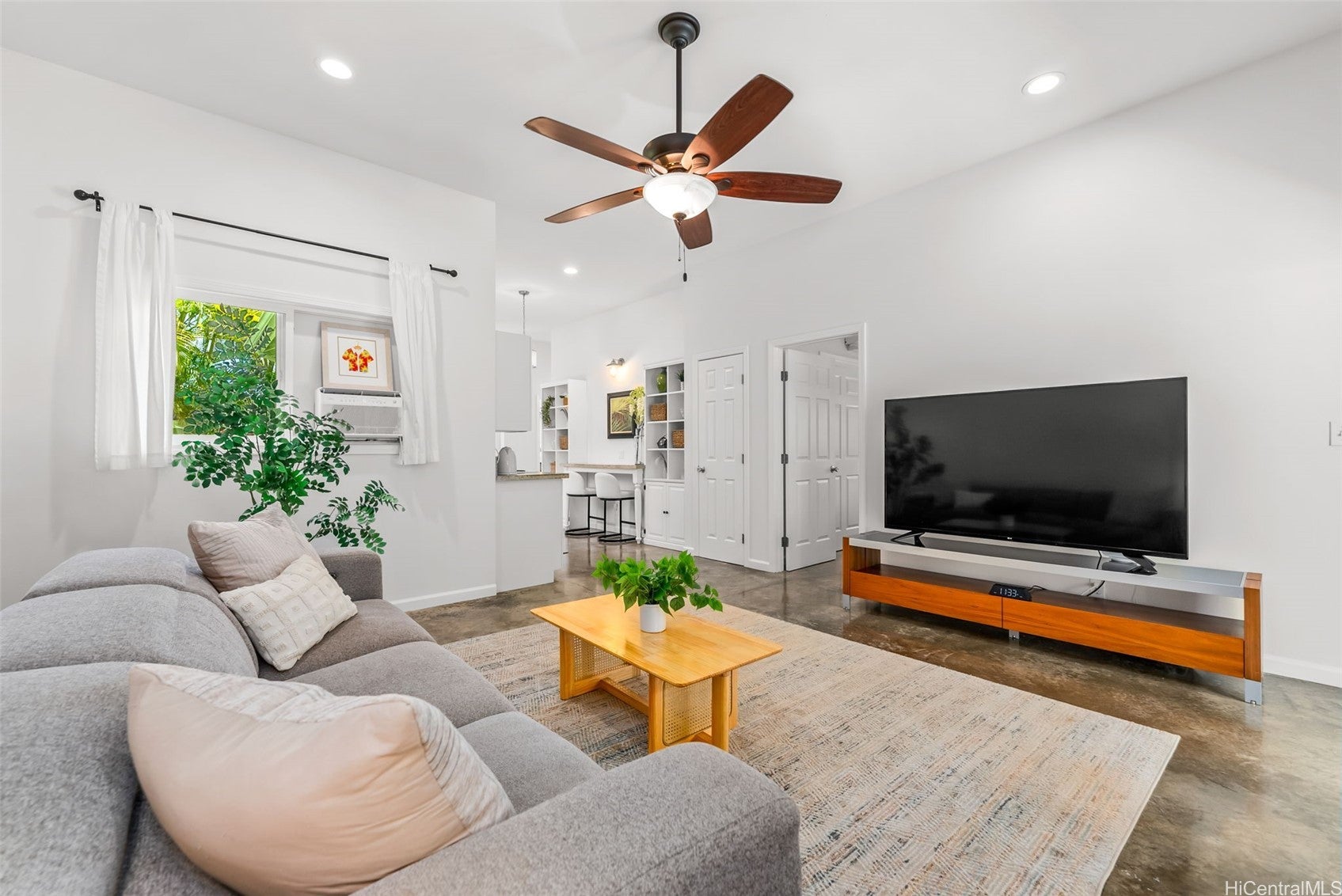 Kailua, Hawaii, 96734, United States, 6 Bedrooms Bedrooms, ,3 BathroomsBathrooms,Residential,Pending,1943834