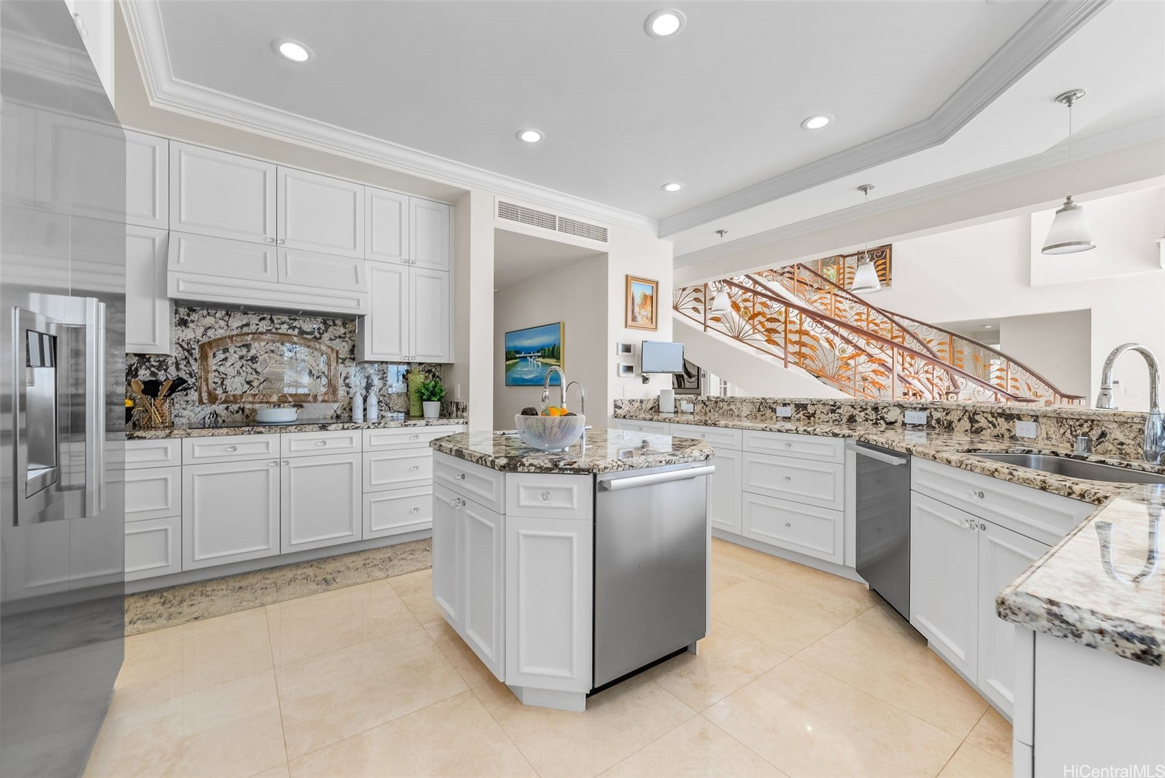 Honolulu, Hawaii, 96821, United States, 7 Bedrooms Bedrooms, ,8 BathroomsBathrooms,Residential,Active,2006802