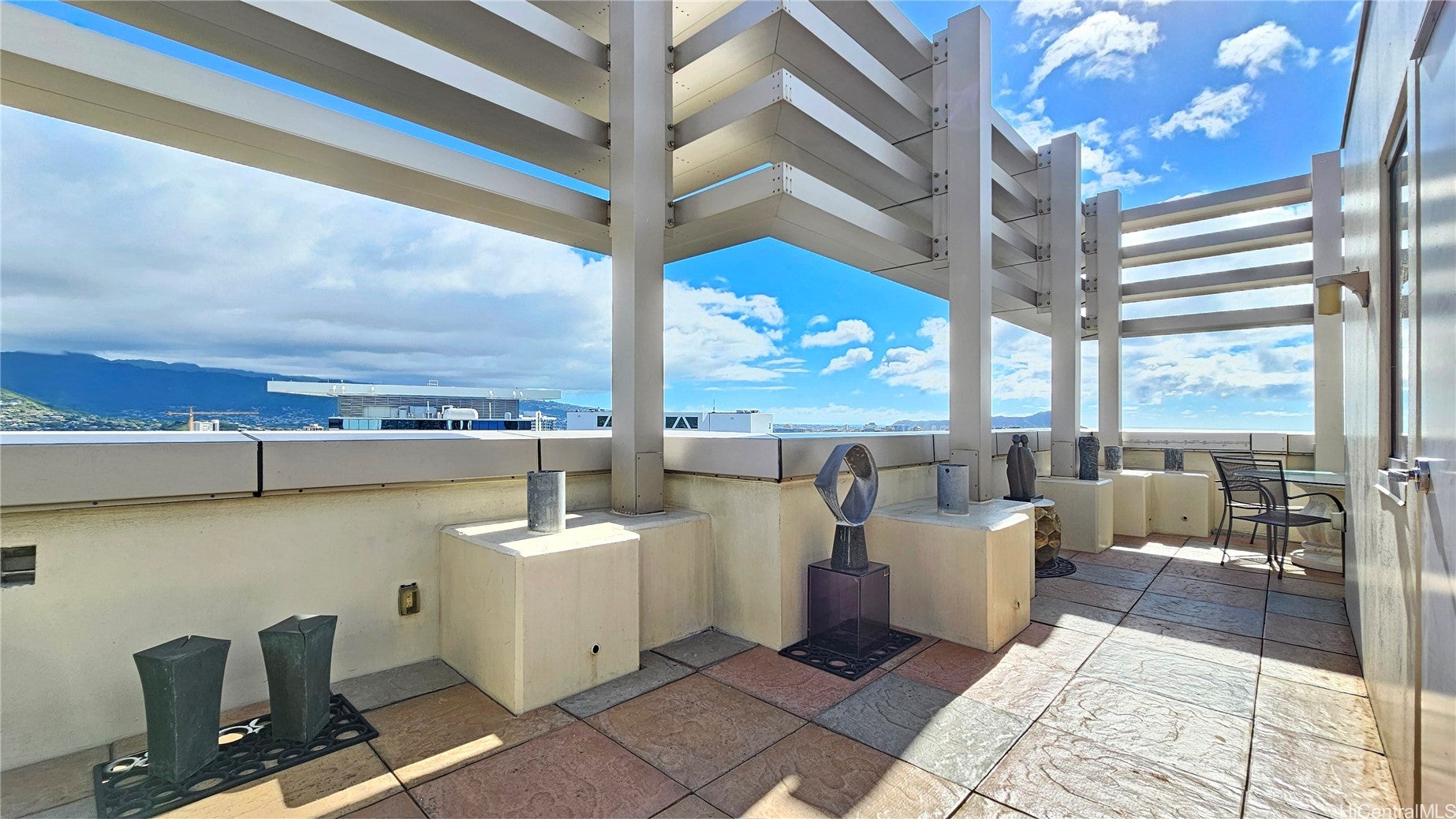 Honolulu, Hawaii, 96814, United States, ,3 BathroomsBathrooms,Residential,Active,1778695