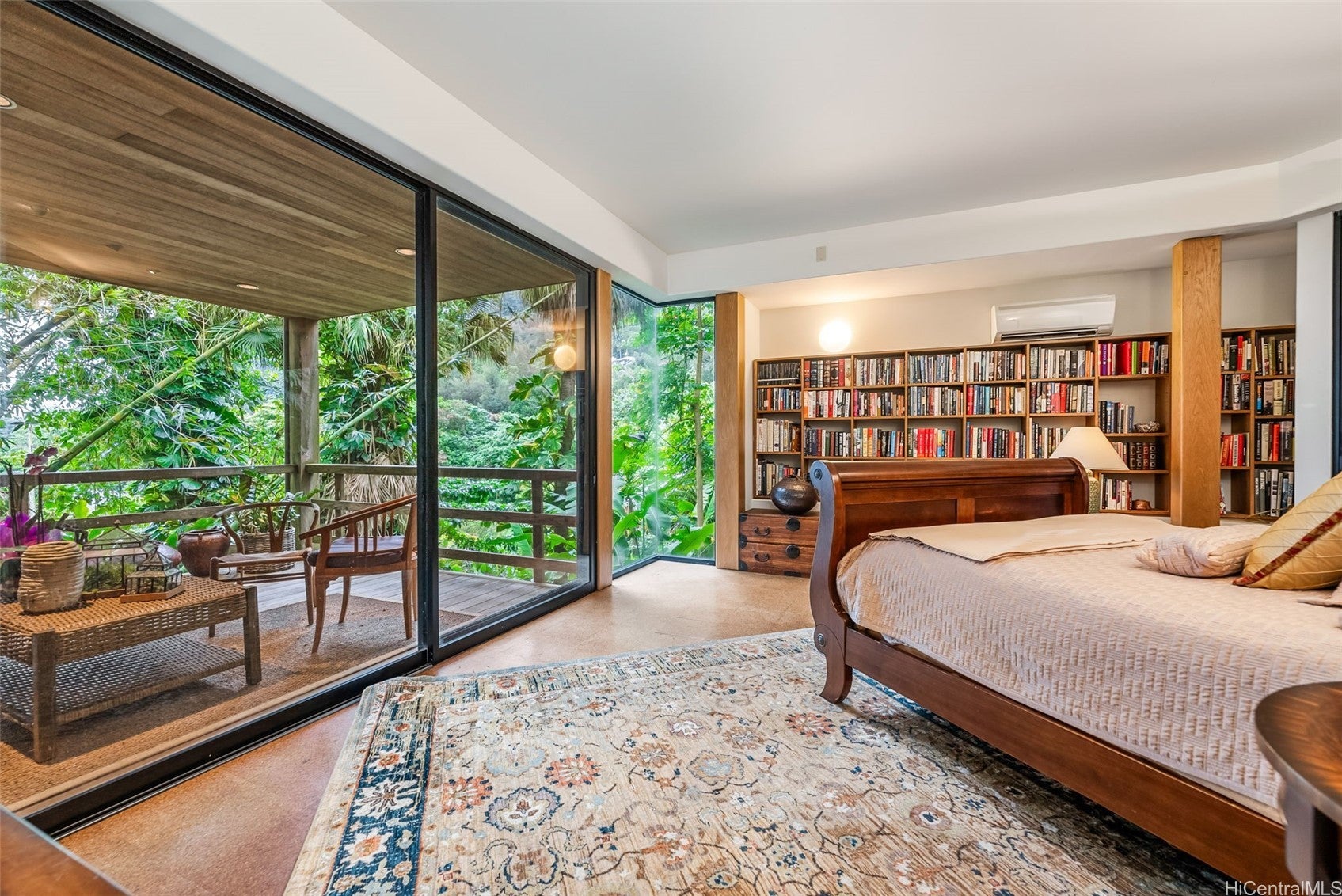 Honolulu, Hawaii, 96817, United States, 2 Bedrooms Bedrooms, ,3 BathroomsBathrooms,Residential,Active,1943804