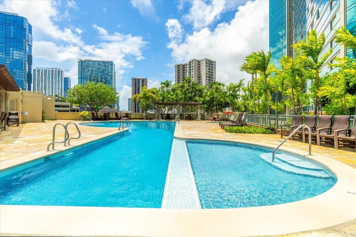 Honolulu, Hawaii, 96814, United States, 4 Bedrooms Bedrooms, ,5 BathroomsBathrooms,Residential,Active,1822012