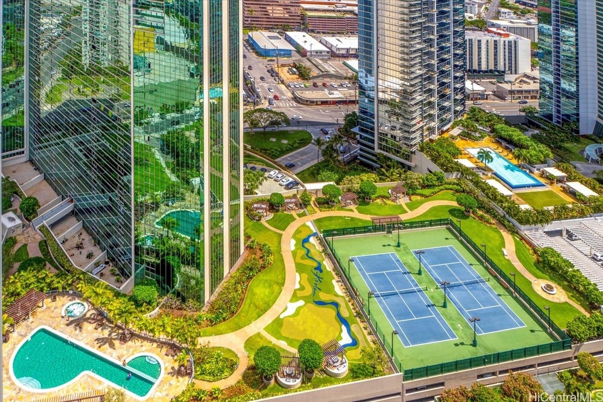 Honolulu, Hawaii, 96814, United States, 4 Bedrooms Bedrooms, ,5 BathroomsBathrooms,Residential,Active,1822012