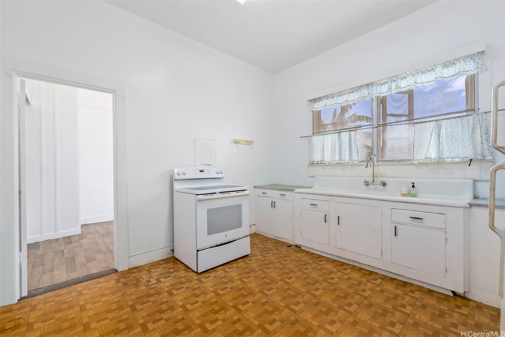 Honolulu, Hawaii, 96815, United States, 5 Bedrooms Bedrooms, ,2 BathroomsBathrooms,Residential,Active,2002333