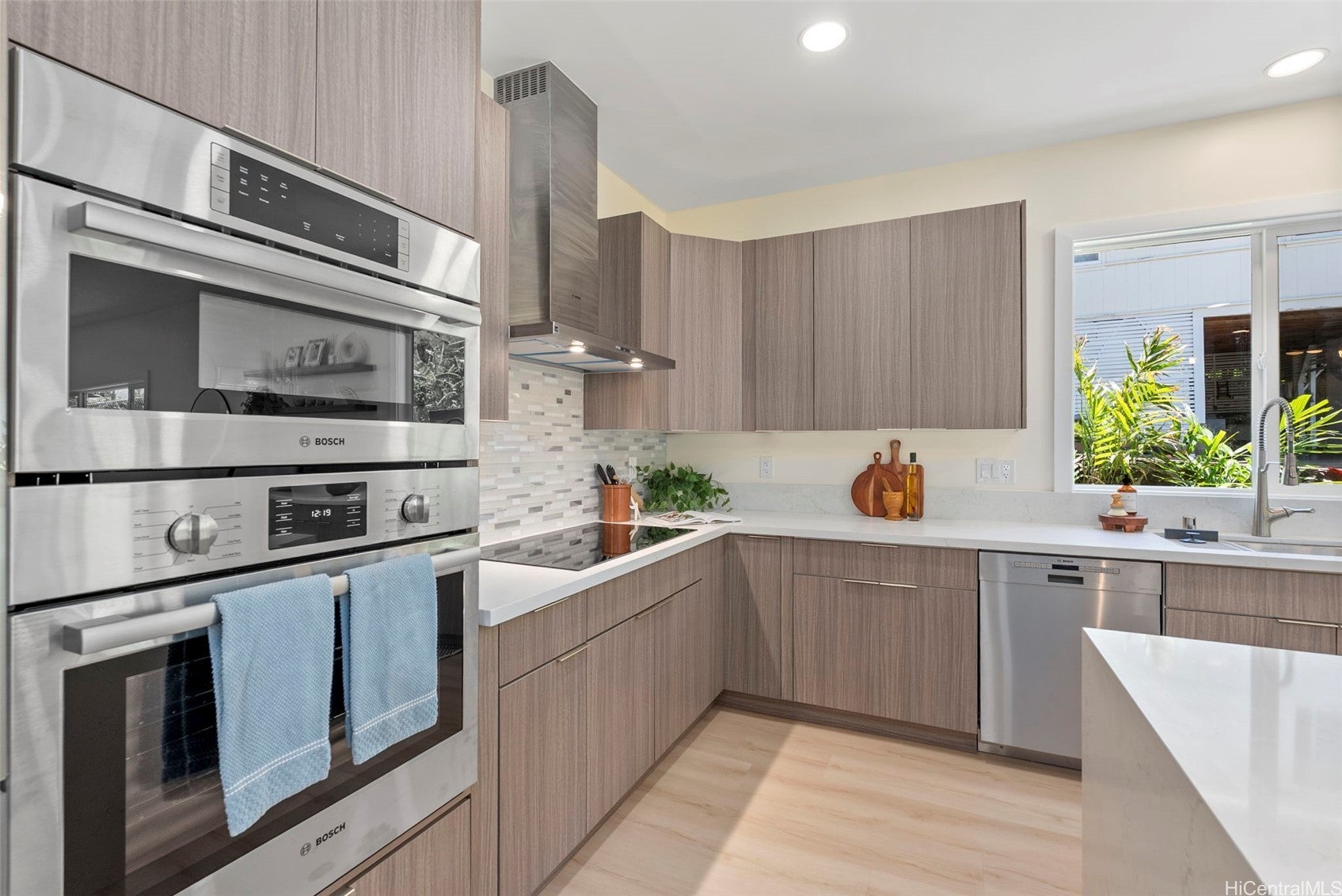 Honolulu, Hawaii, 96822, United States, 4 Bedrooms Bedrooms, ,4 BathroomsBathrooms,Residential,Active,1943814