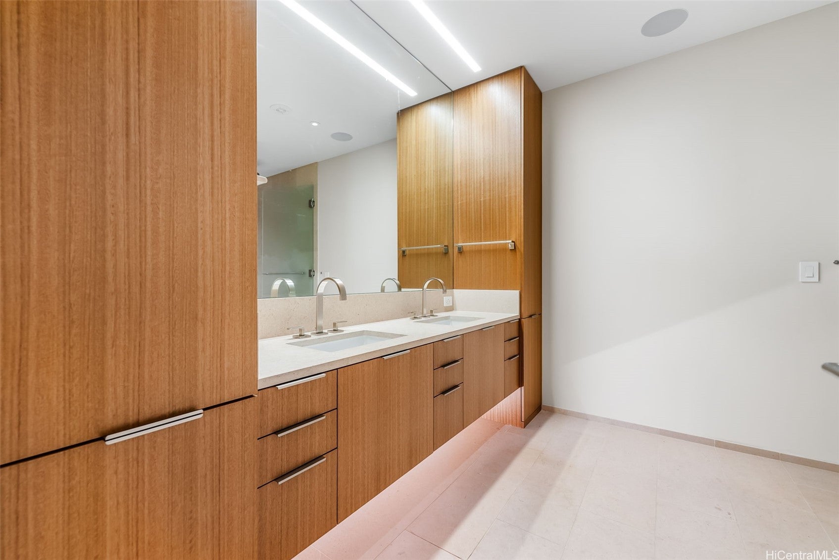 Honolulu, Hawaii, 96814, United States, 2 Bedrooms Bedrooms, ,3 BathroomsBathrooms,Residential,Active,1943792