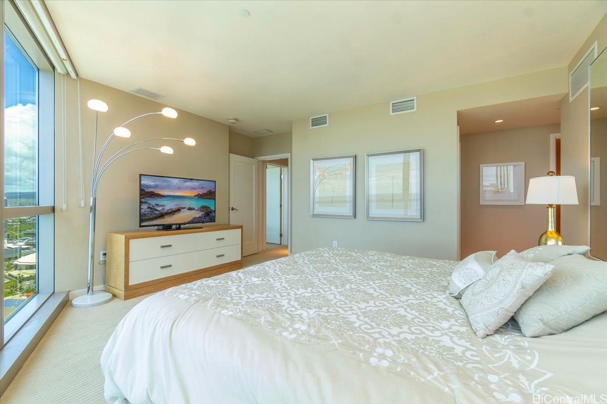 Honolulu, Hawaii, 96814, United States, 4 Bedrooms Bedrooms, ,5 BathroomsBathrooms,Residential,Active,1822012