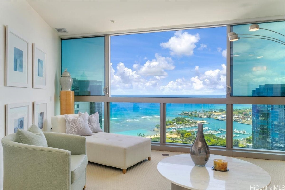 Honolulu, Hawaii, 96814, United States, 4 Bedrooms Bedrooms, ,5 BathroomsBathrooms,Residential,Active,1822012