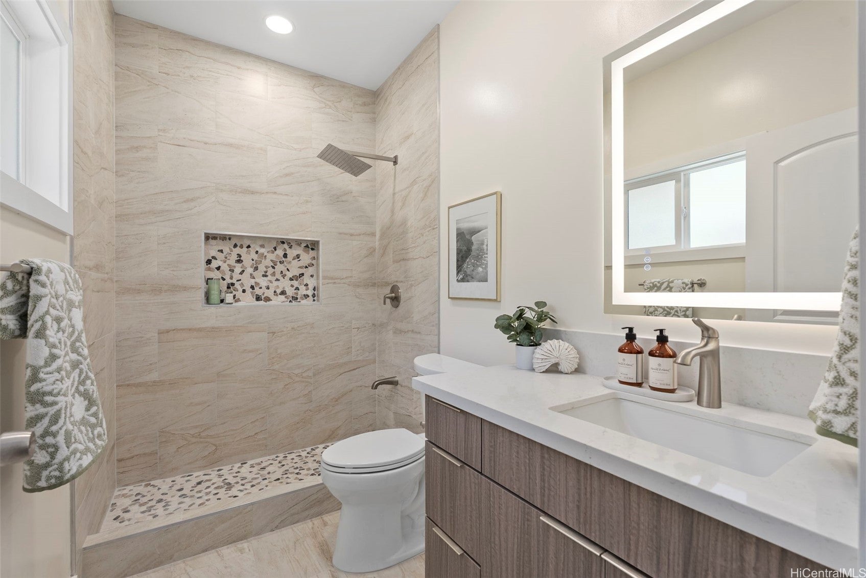 Honolulu, Hawaii, 96822, United States, 4 Bedrooms Bedrooms, ,4 BathroomsBathrooms,Residential,Active,1943814