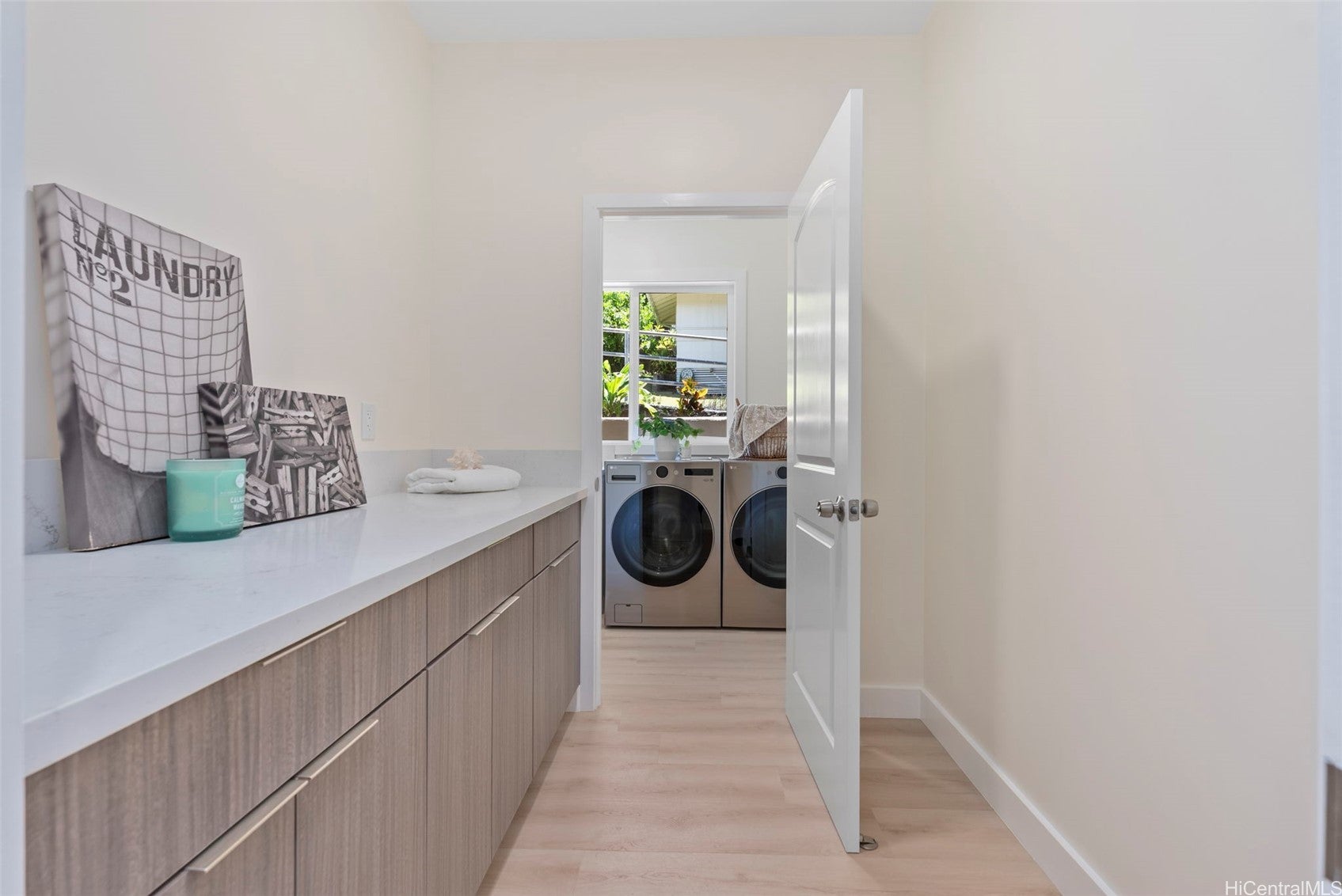 Honolulu, Hawaii, 96822, United States, 4 Bedrooms Bedrooms, ,4 BathroomsBathrooms,Residential,Active,1943814