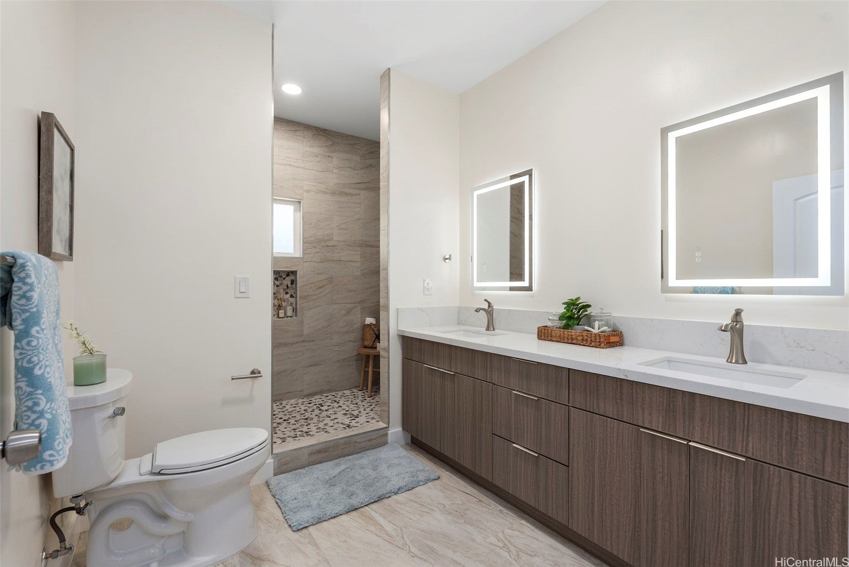 Honolulu, Hawaii, 96822, United States, 4 Bedrooms Bedrooms, ,4 BathroomsBathrooms,Residential,Active,1943814