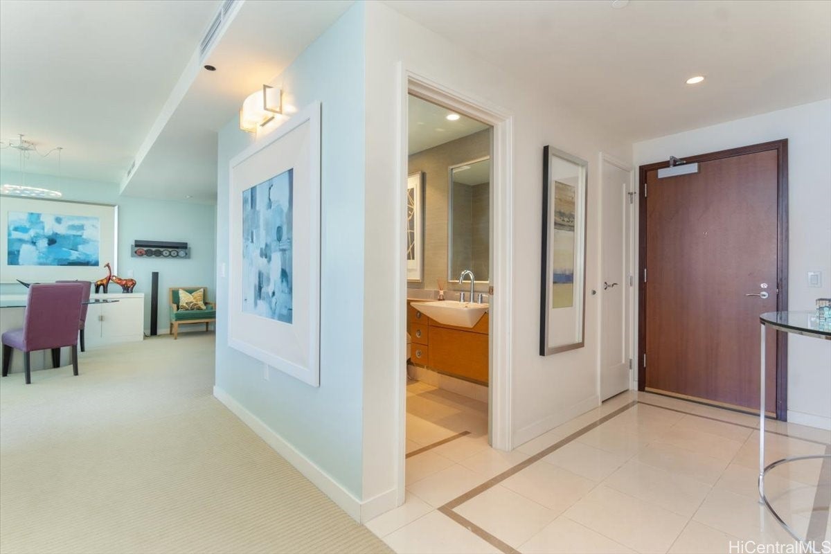 Honolulu, Hawaii, 96814, United States, 4 Bedrooms Bedrooms, ,5 BathroomsBathrooms,Residential,Active,1822012